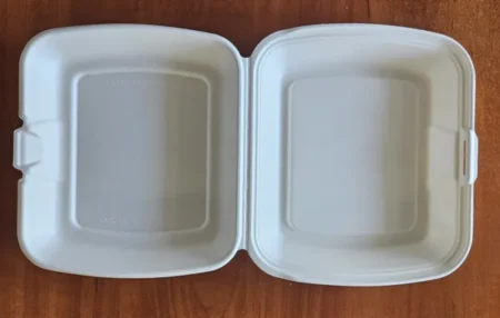 Cukura niedru trauks siltiem ēdieniem viendalīgs